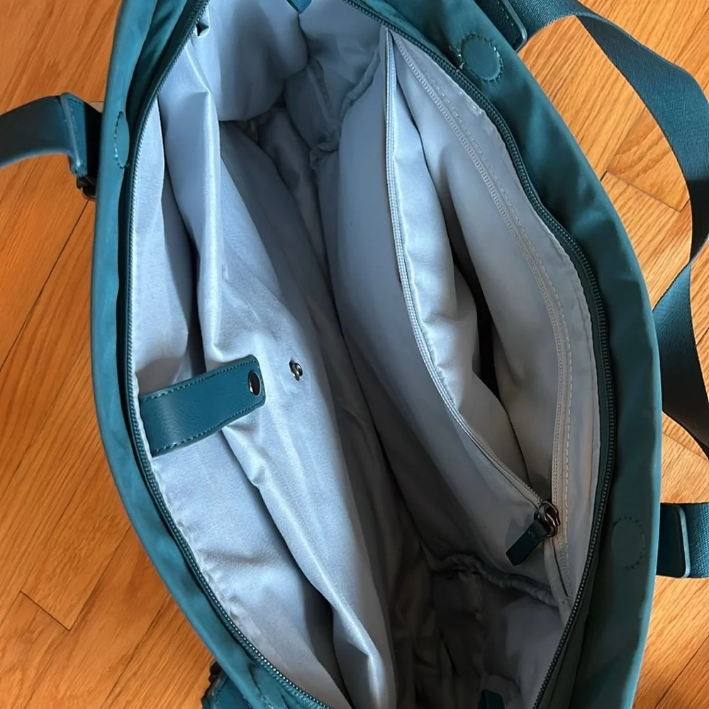 Green Women's Tote Bag - Stylish Everyday Carry
